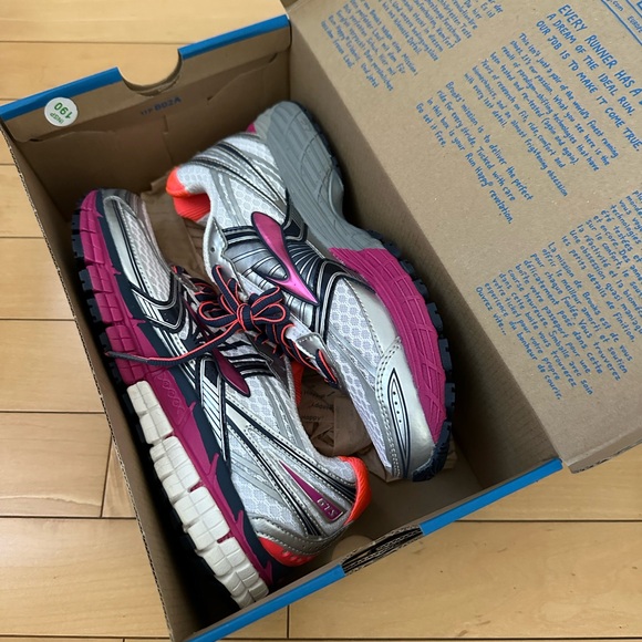 New BROOKS ADRENALINE GTS 14 size 7,5 - Picture 3 of 13